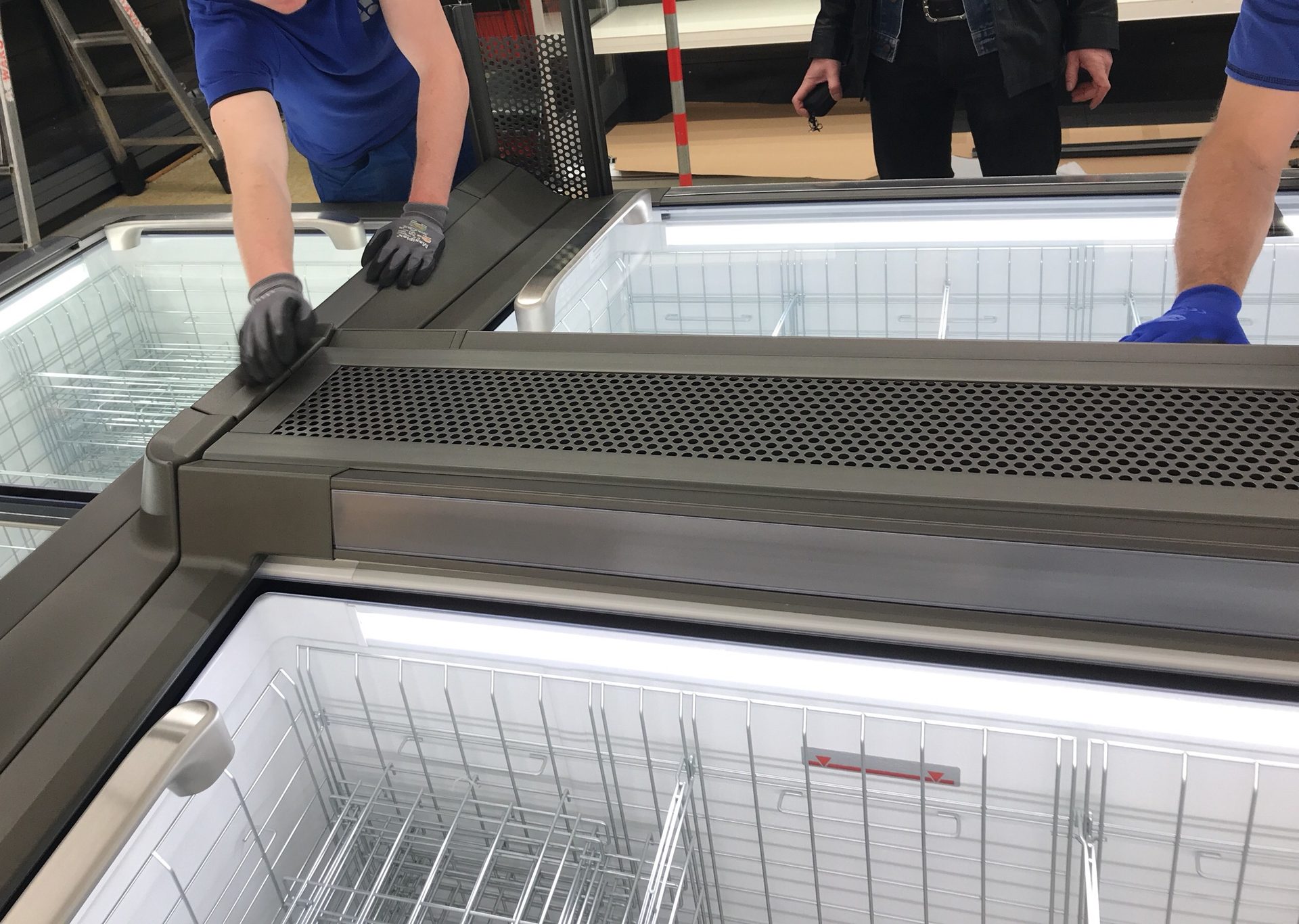Kühlmöbel- & Einrichtungslogistik für den Handel.